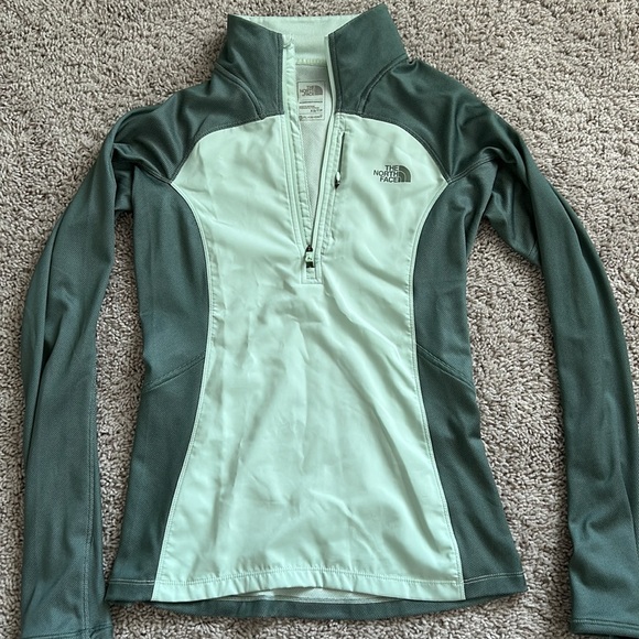 The North Face Quarter Zip Fleece - Picture 2 of 4